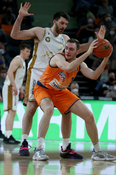 的多样化进 的多样化进